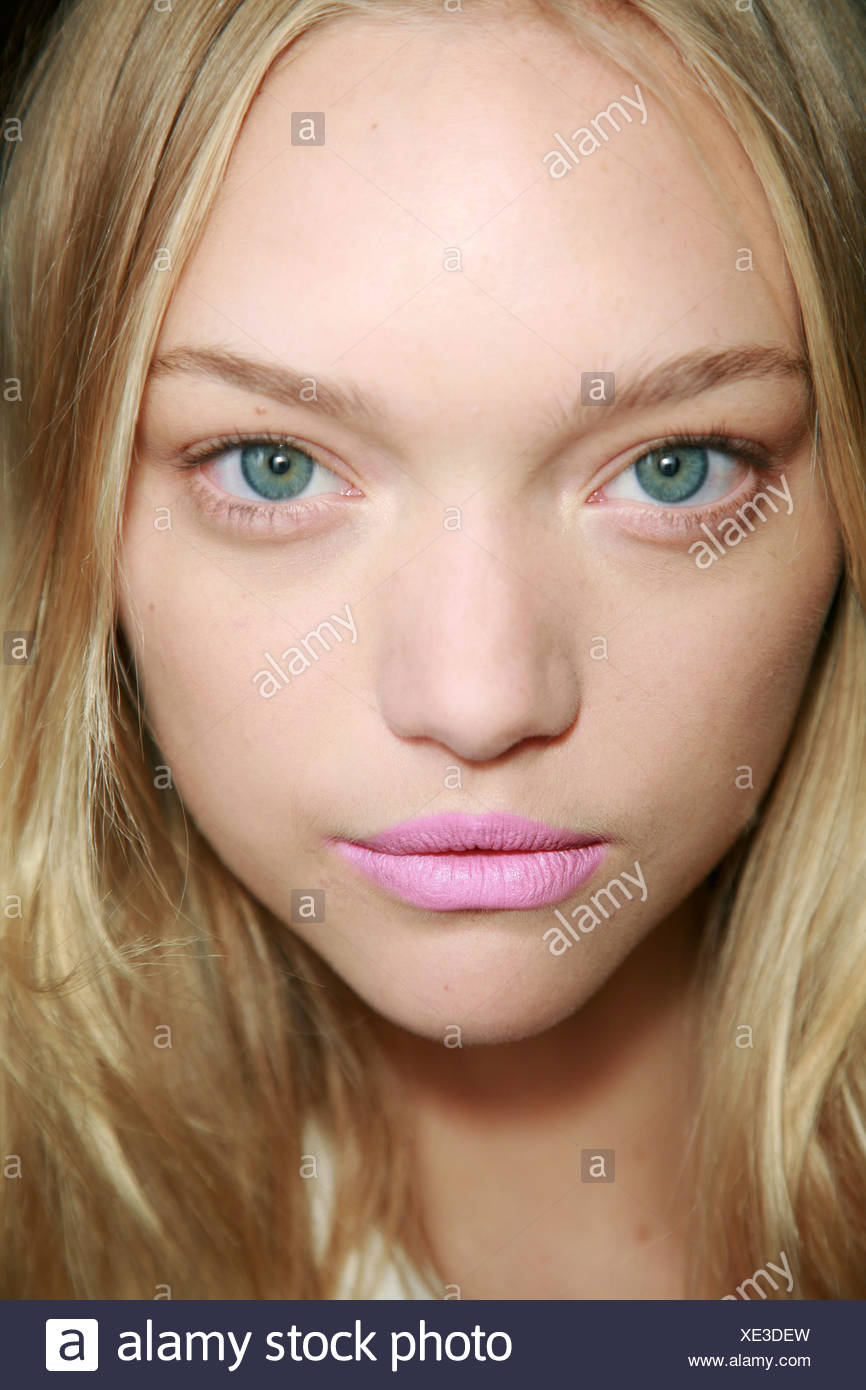 Milan Backstage Miu Miu Automne Hiver Cheveux Blonds Yeux