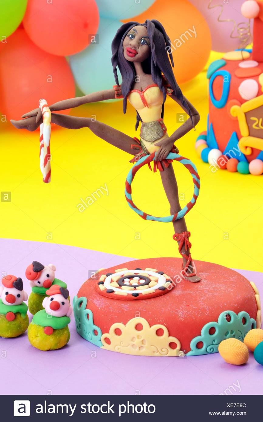 Une Partie Gateau Decore Avec Un Artiste De Cirque Du Prince Photo Stock Alamy