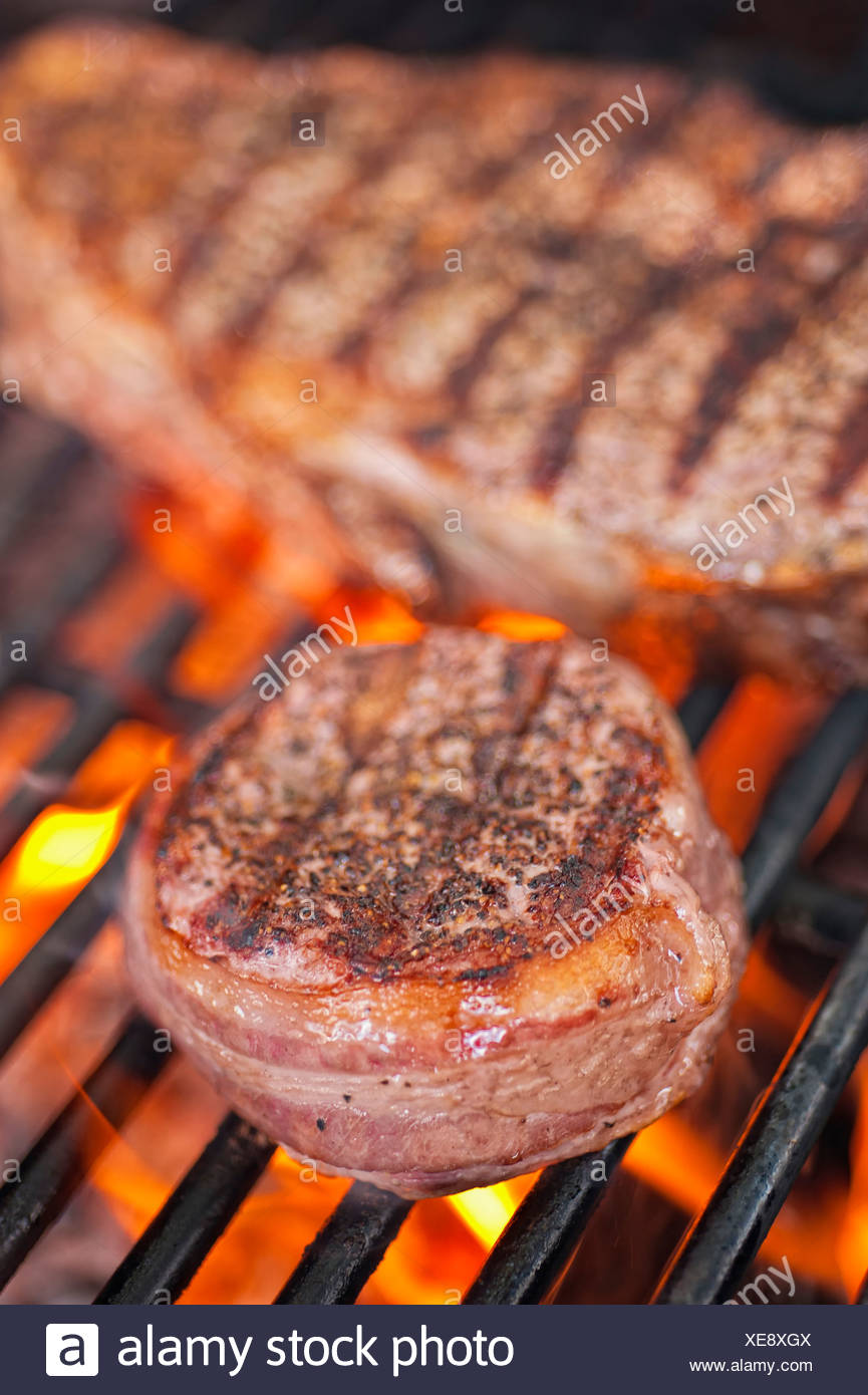 USA, Texas, Bacon bifteck de faux filet enroulé sur le gril USA, Texas, Bacon bifteck de faux filet enroulé sur le gril