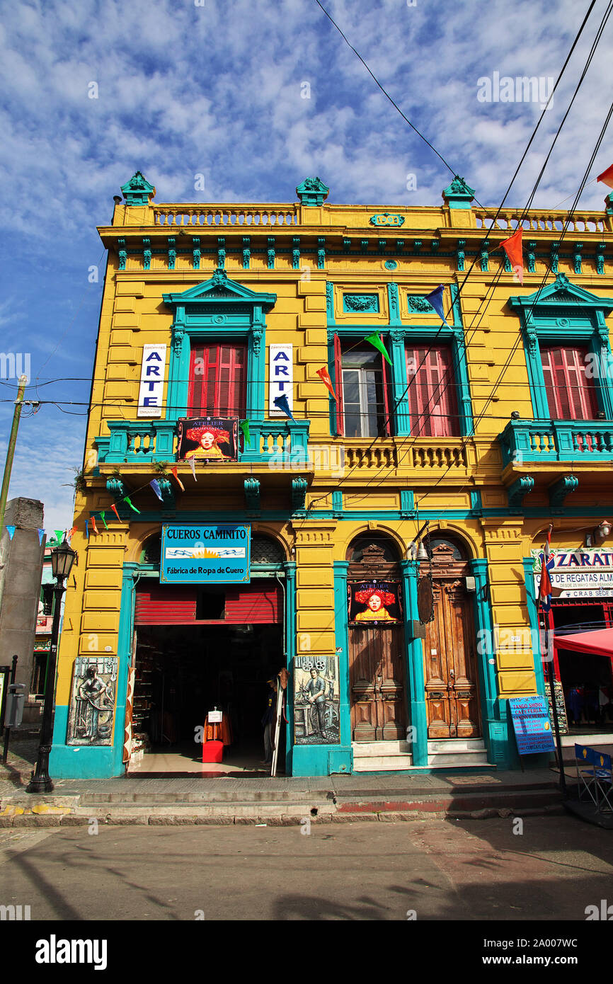 Buenos Aires / Argentina - 02 Maggio 2016: l'edificio a La Boca distretto di Buenos Aires, Argentina Foto Stock