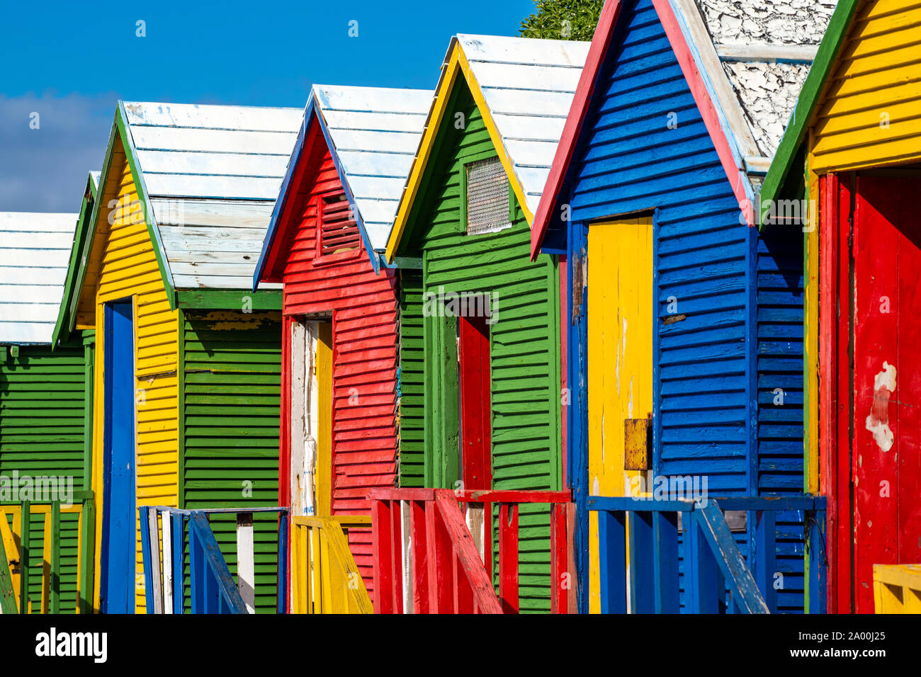 Spiaggia di colorate case sulla spiaggia, Muizenberg, Cape Town, Western Cape, Sud Africa Foto Stock