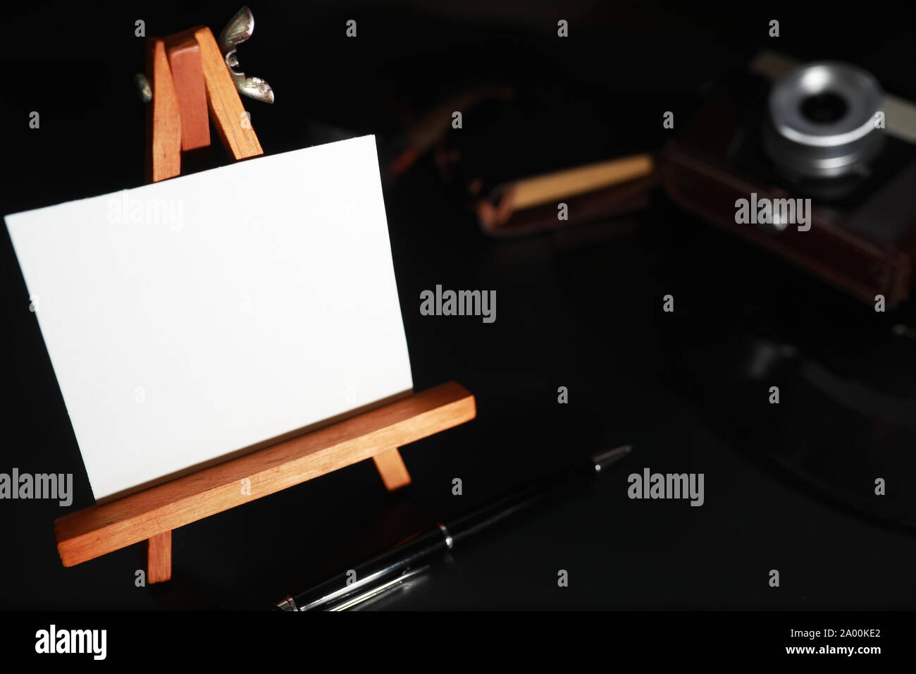 Piastra di vinile e fotocamera retrò Foto Stock