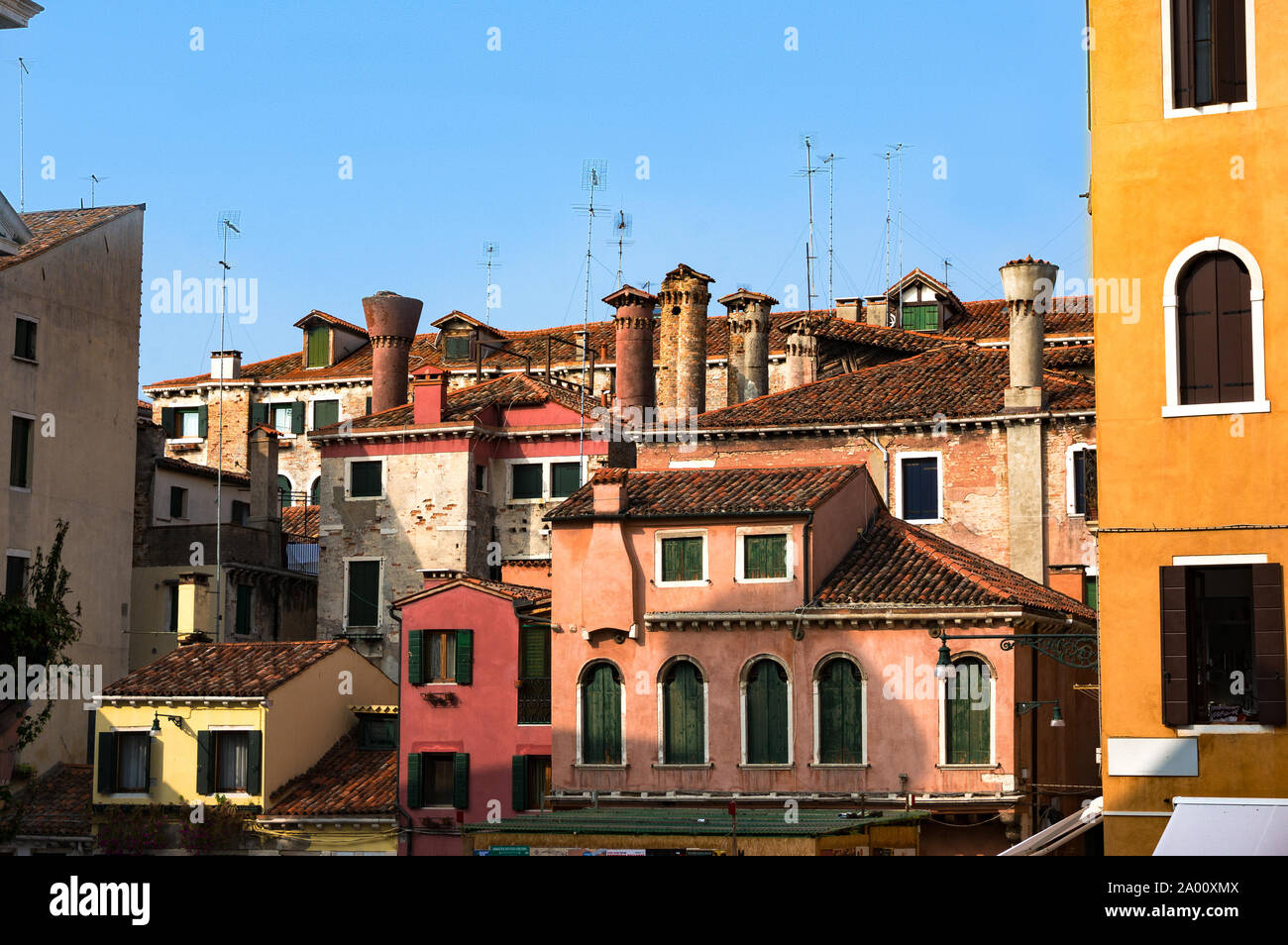 Tipico di Venezia case residenziale architettura. Backstreet Italia. Spazio di copia Foto Stock