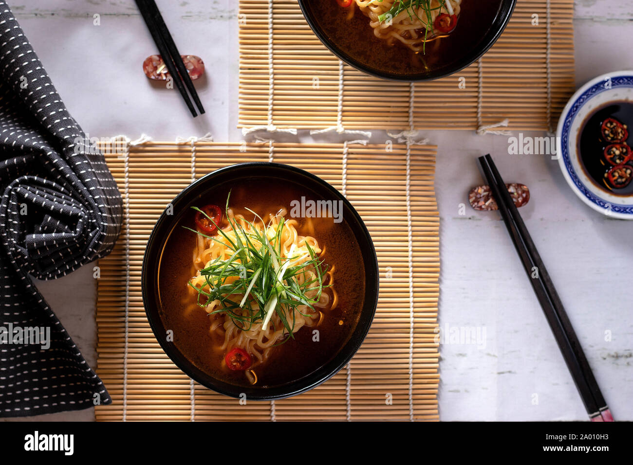 Ciotole di zuppa di spaghetti Foto Stock