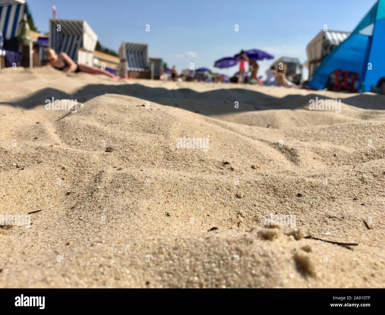 Berlino, Germania - 29 Maggio 2018: Vicino la sabbia e la spiaggia in una calda giornata estiva a Strandbad Wannsee di Berlino 2018 Foto Stock