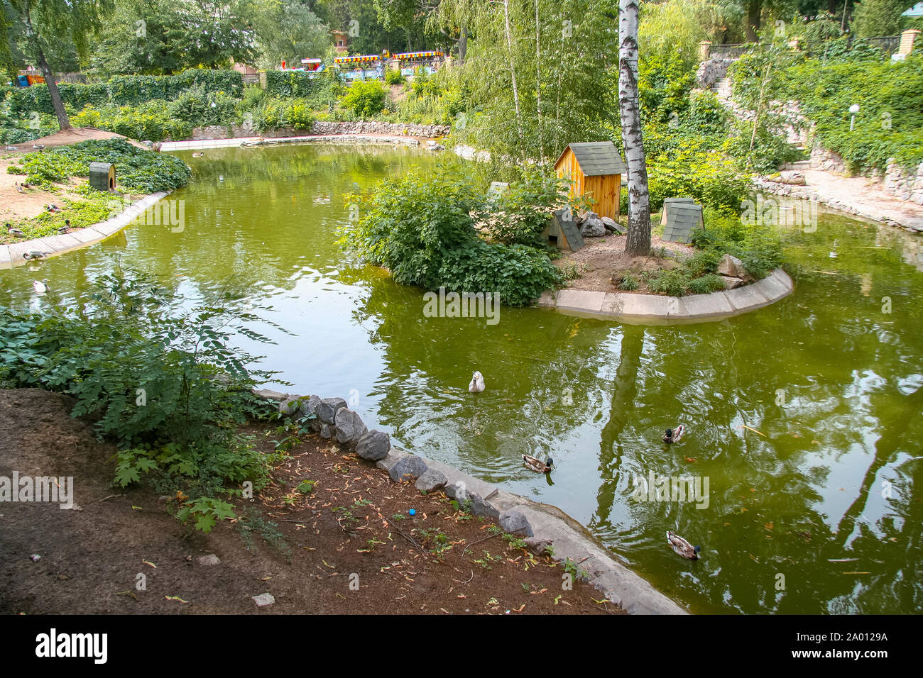 Kharkiv Zoo è stato parco zoologico in Kharkiv, la più antica in Ucraina. È stato aperto nel 1895 per i visitatori nel 1903. Kharkov, Ucraina. Giugno 2012 Foto Stock