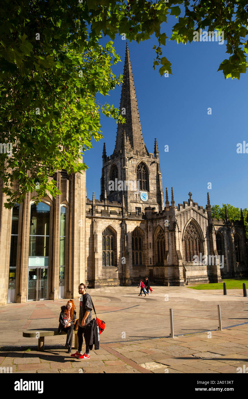 Regno Unito, nello Yorkshire, Sheffield, Church Street, Cattedrale Chiesa di San Pietro e di San Paolo, esterna Foto Stock