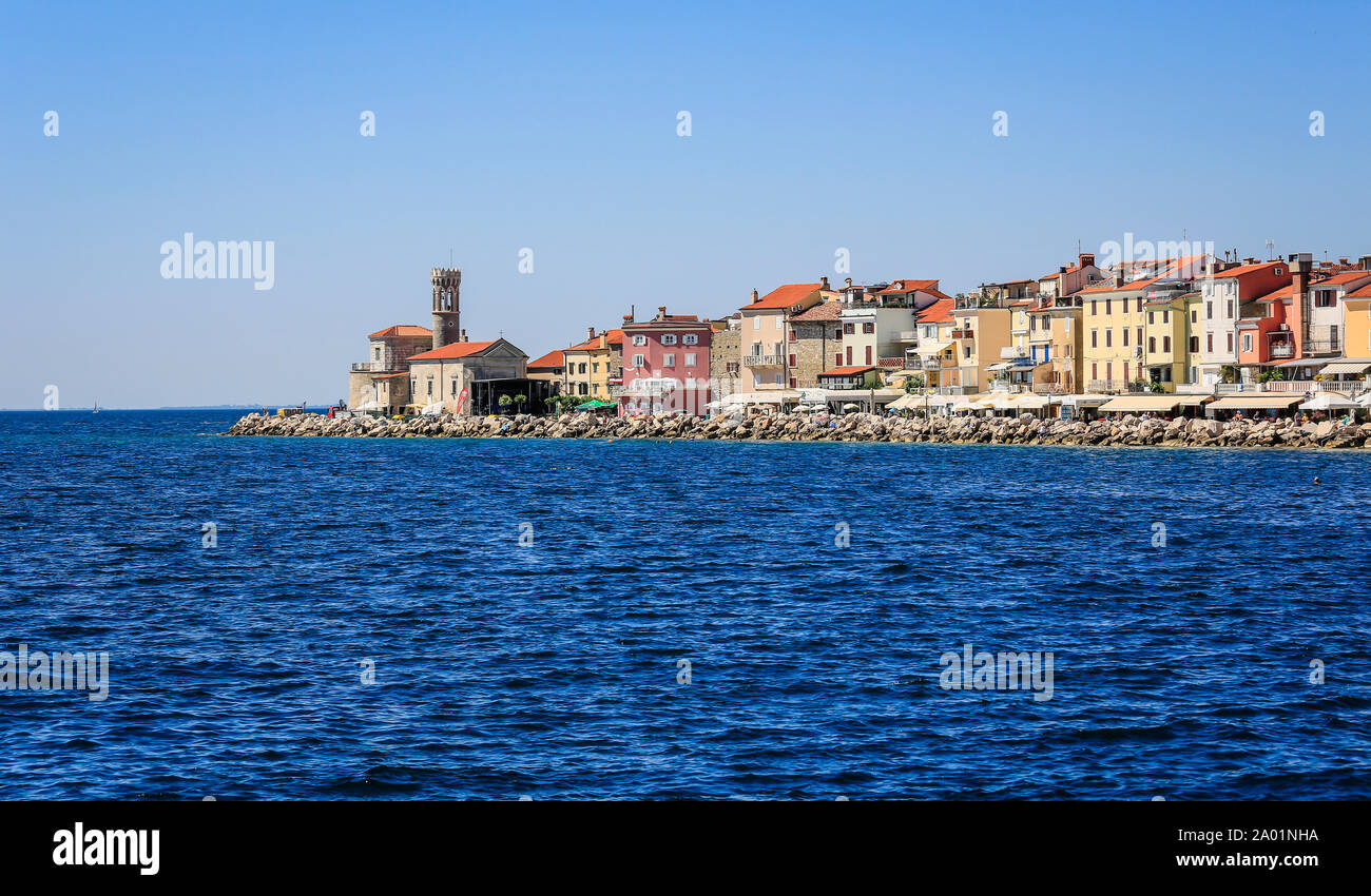 Pirano, Istria, Slovenia - porto della città di Pirano sul Mare Mediterraneo. Pirano, Istrien, Slowenien - Hafenstadt Pirano am Mittelmeer. Foto Stock