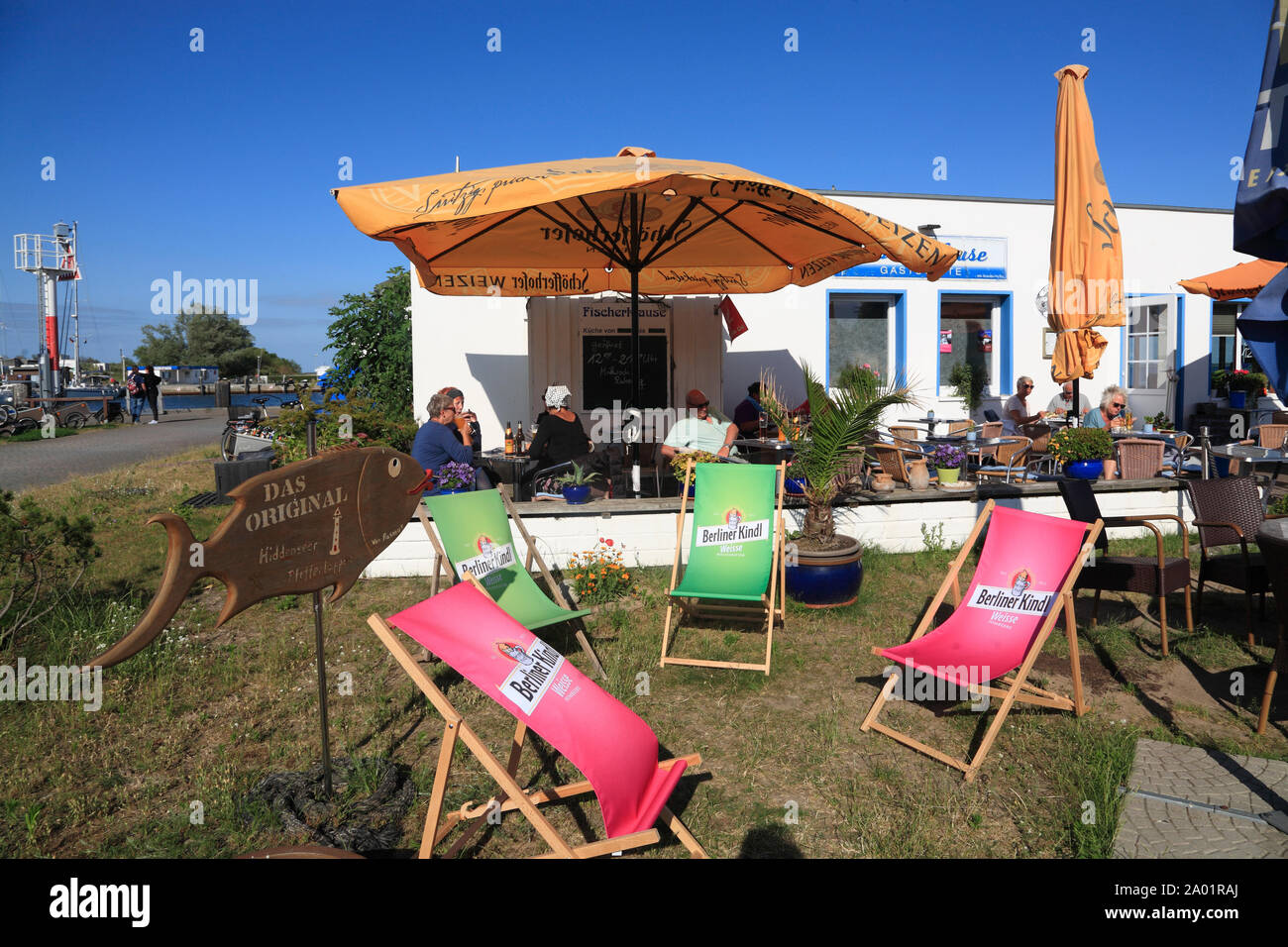 Vitte, ristorante FISCHERKLAUSE nel porto, Hiddensee isola, Mar Baltico, Meclemburgo-Pomerania, Germania, Europa Foto Stock