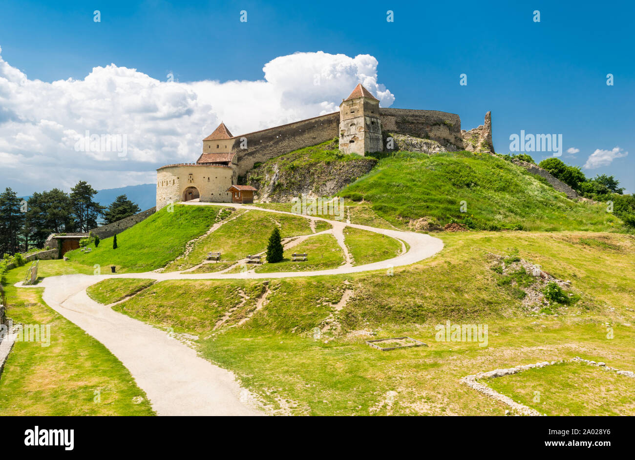 Rasnov, Brasov, Romania - 15 Giugno 2019: la bella fortezza Rasnov architettura. Foto Stock