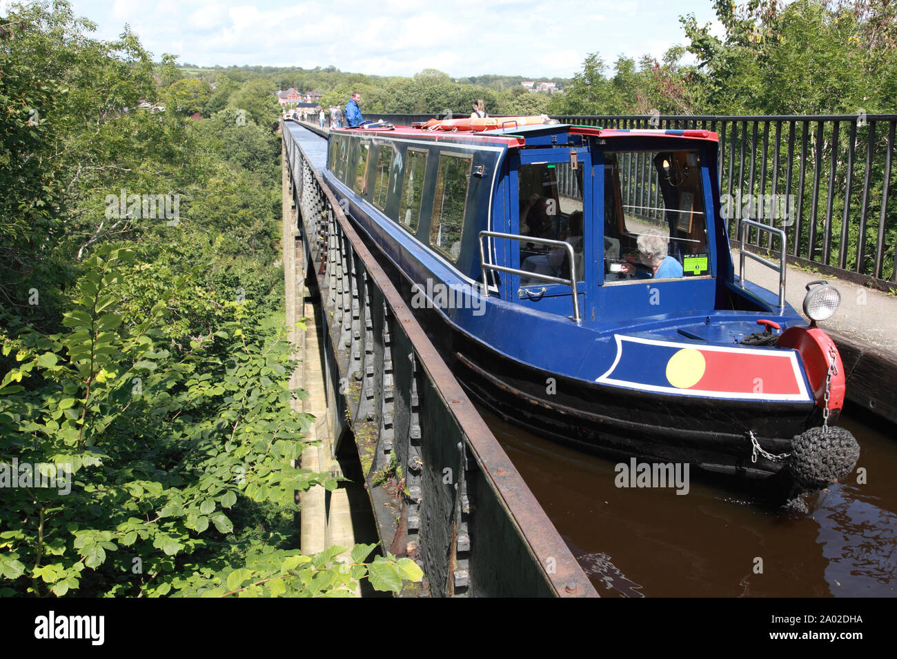 Acquedotto Pontcysyllte che porta il Llangollen Canal oltre il fiume Dee in Galles del nord visto da Froncysyllte Foto Stock