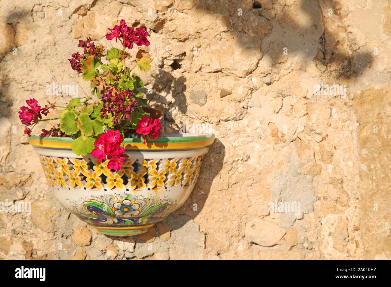 Vaso di fiori e ceramiche siciliane Foto Stock