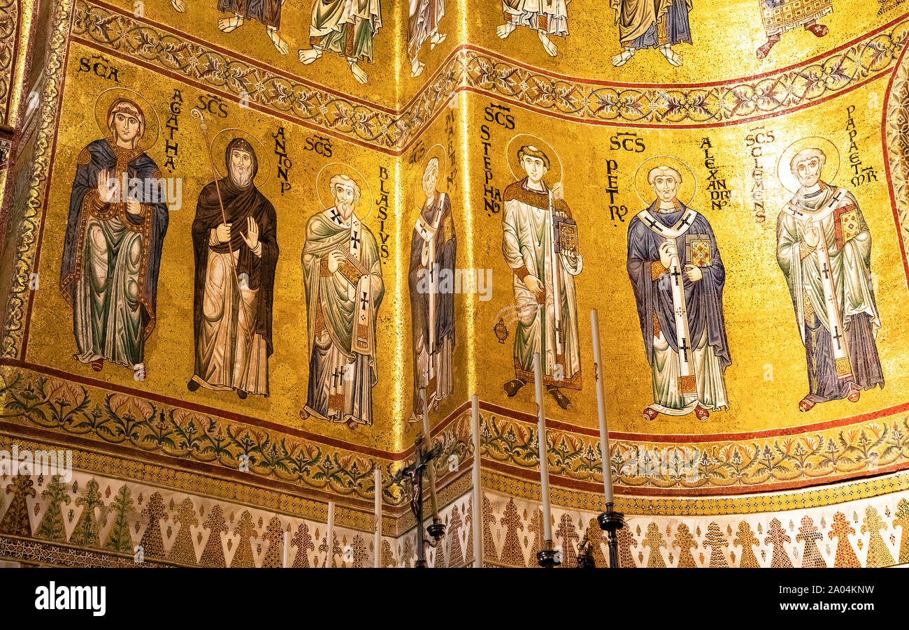 Schiera di santi nei mosaici della Cattedrale di Monreale, Italia Foto Stock