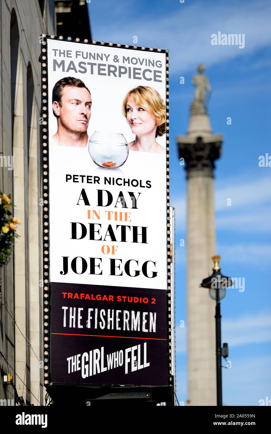 Londra, Inghilterra, Regno Unito. Un giorno nella vita di Joe uovo (Peter Nichols) a Trafalgar Studios, Whitehall (settembre 2019) Foto Stock
