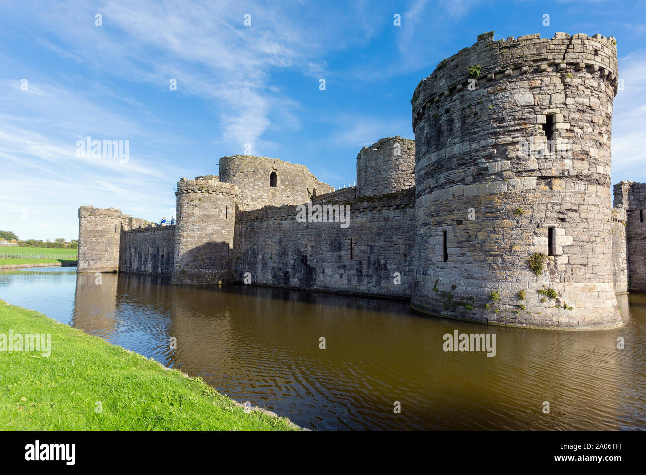 Beaumaris, Anglesey, Galles, Regno Unito. Il castello del XIV secolo. Esso fa parte del Patrimonio Mondiale dell'UNESCO che include un gruppo di castelli Foto Stock
