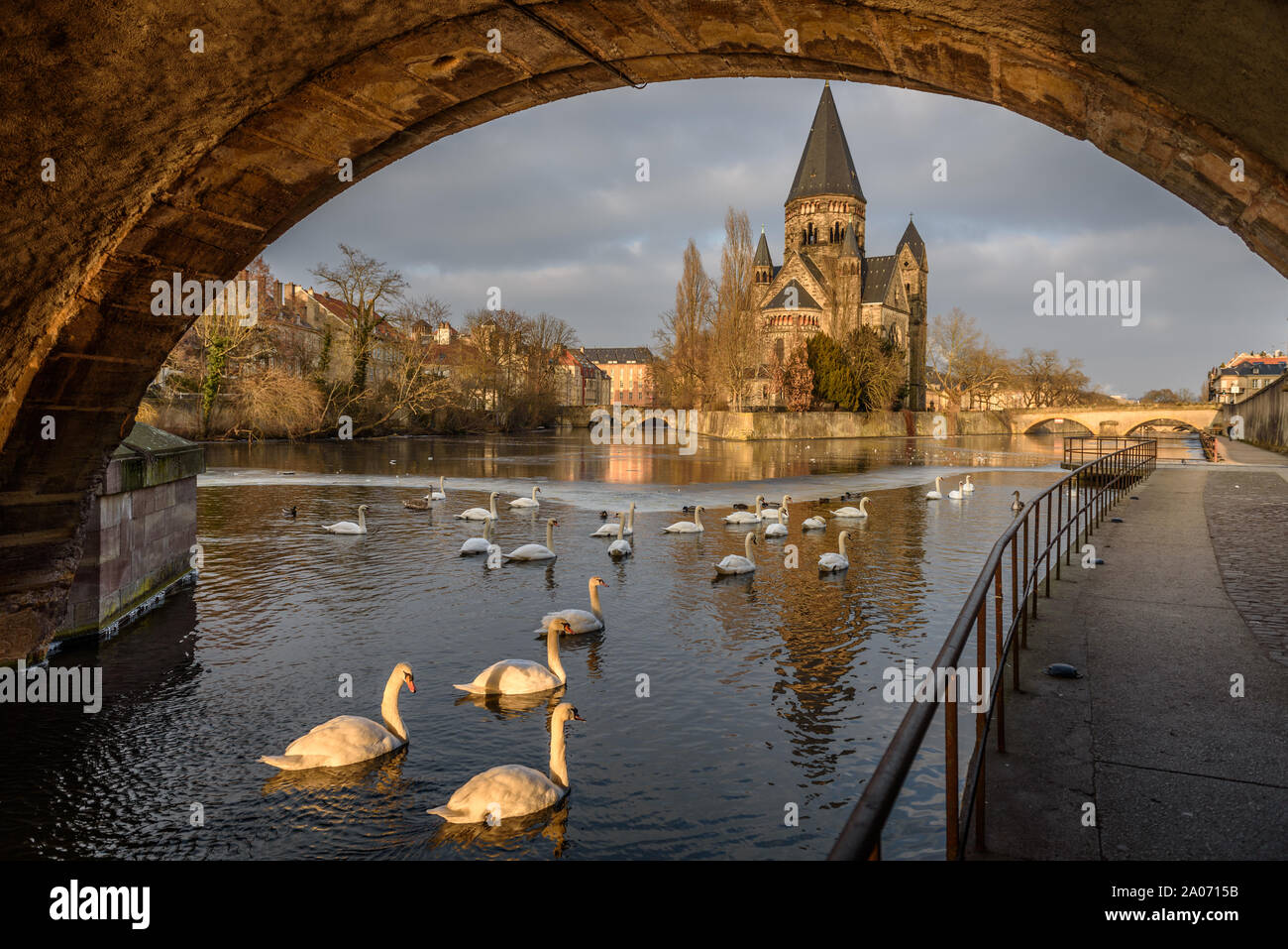 Inverno del racconto. Sans sul fiume Moselle a Metz, Francia Foto Stock