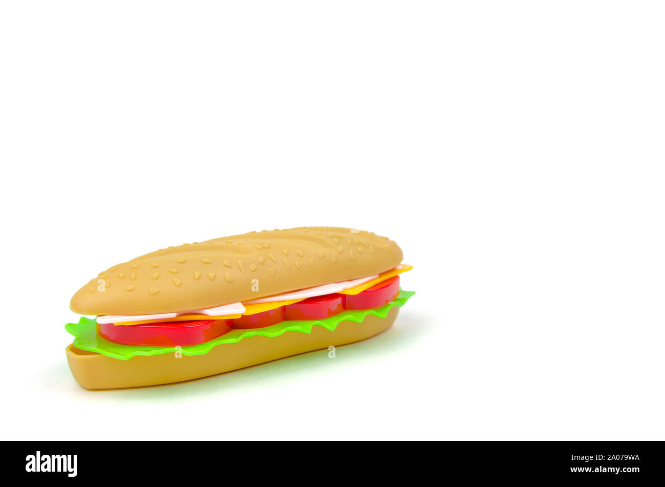 Fast food. Un hamburger in plastica isolato Foto Stock