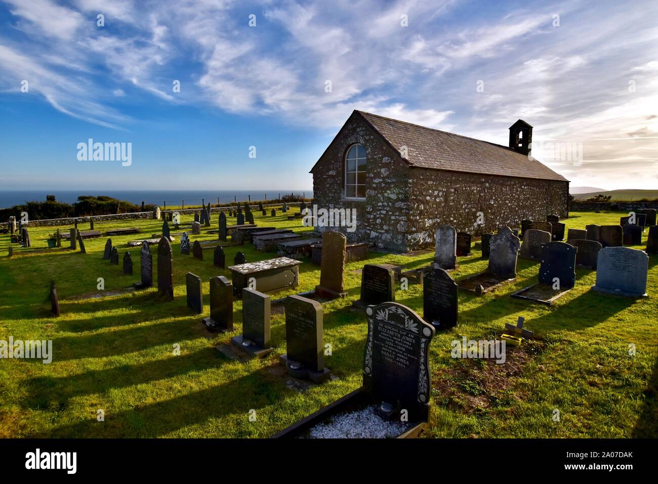 La Chiesa di San Maelrhys a Llanfaelrhys vicino a Porth Ysgo. Foto Stock