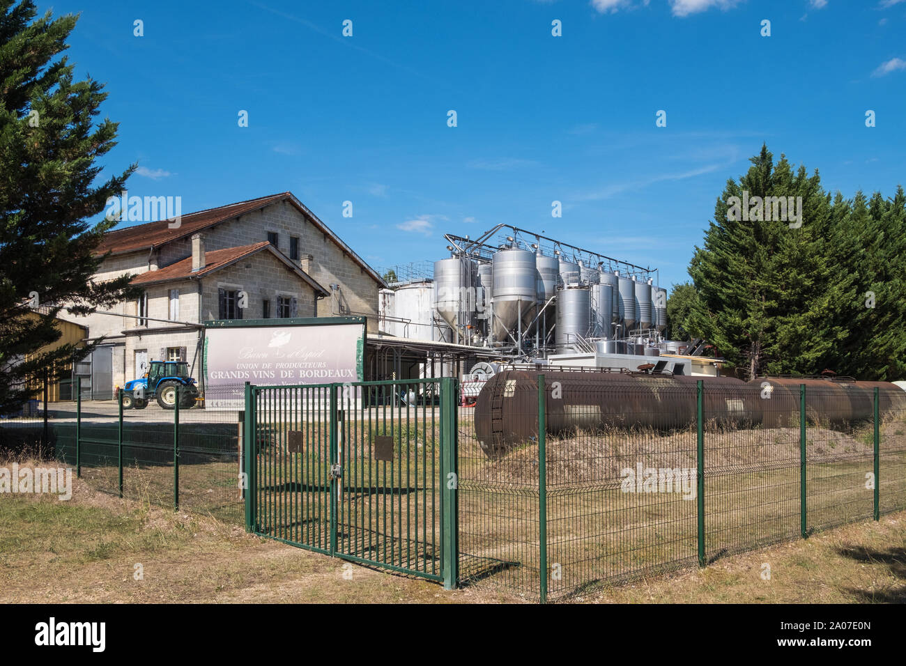 Co-operativa di impianti di produzione vinicola a Espiet del vino di Bordeaux crescente area. Foto Stock