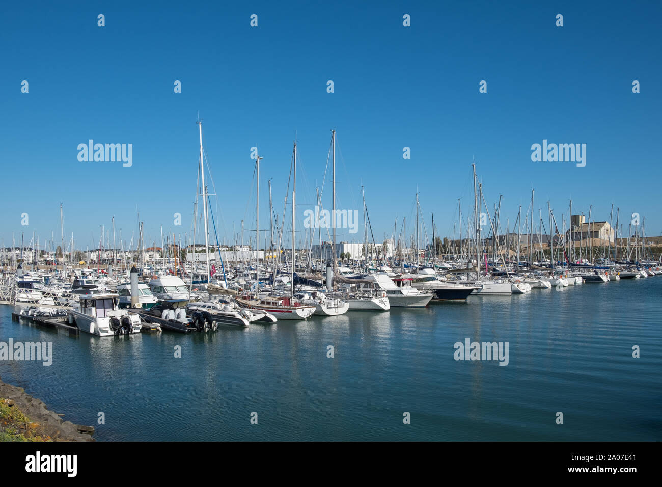 Yacht ormeggiati nel porto di Les Sables d'Olonne in Vandea area occidentale della Francia Foto Stock