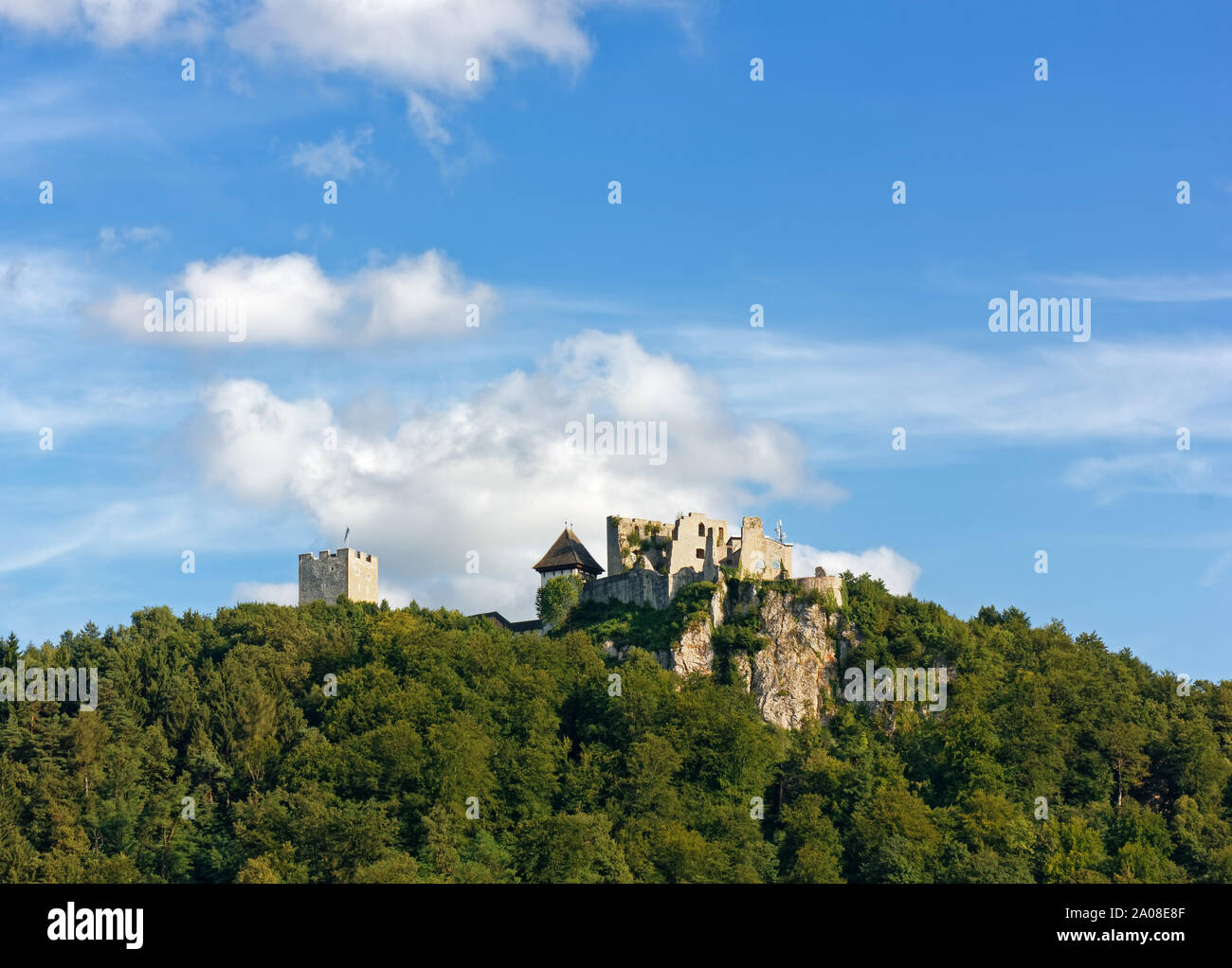 Vecchia medievale castello di Celje, Slovenia, sulla sommità della collina che si affaccia sulla città Foto Stock
