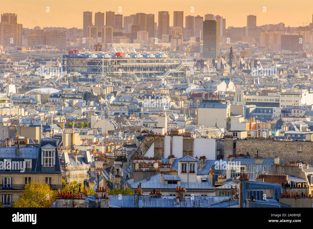 Tetti parigini dal Sacre Coeur di Montmartre area di Parigi Francia Foto Stock