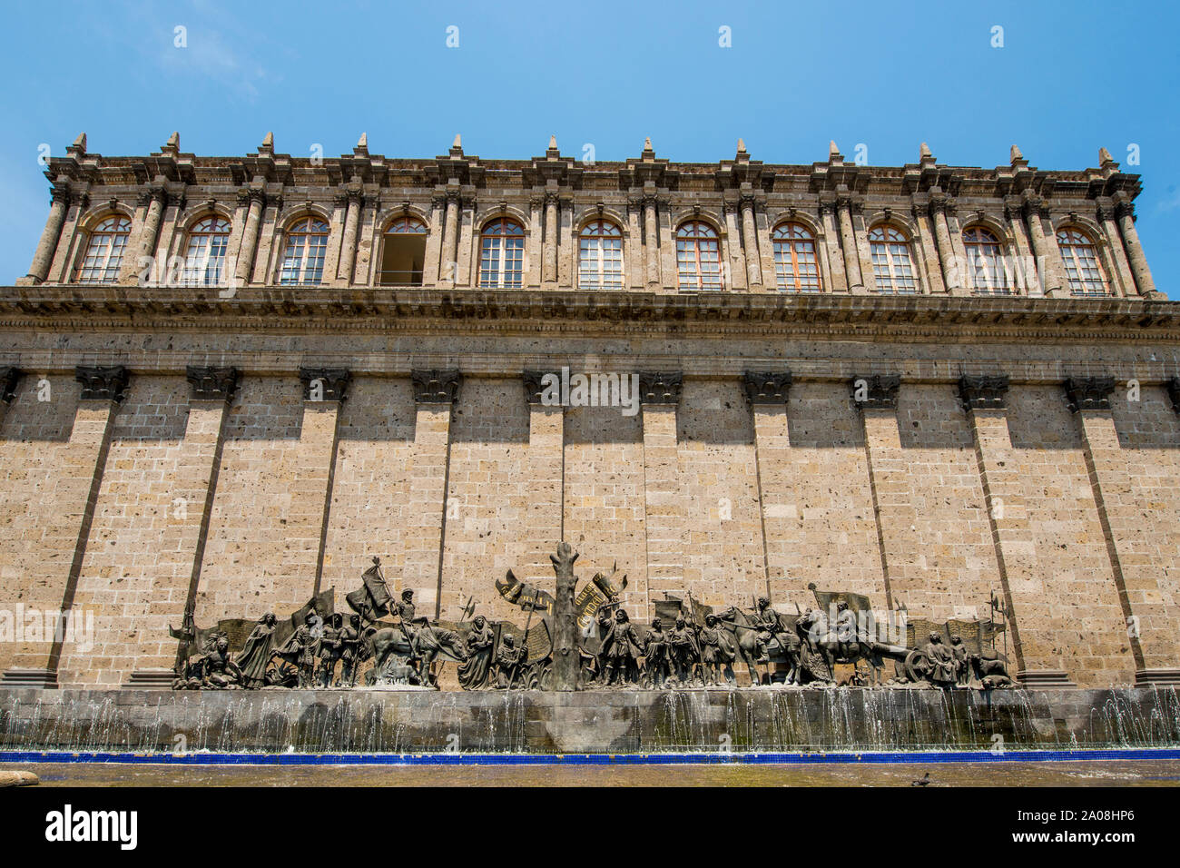 Città fondatrice scultura sulla parete posteriore del Teatro Degollado, Centro storico, Guadalajara, Jalisco, Messico. Foto Stock