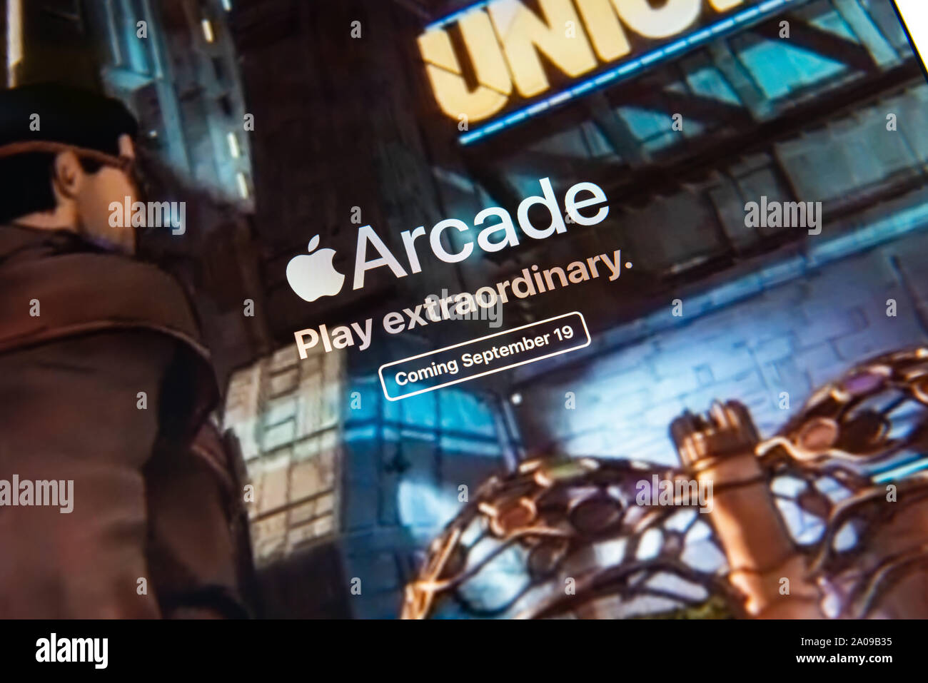 Kiev, Ucraina - 19 Settembre 2019: un close-up shot del sito web apple.com con un annuncio su Apple Inc. ha ufficialmente rilasciato la Apple Arcade, t Foto Stock