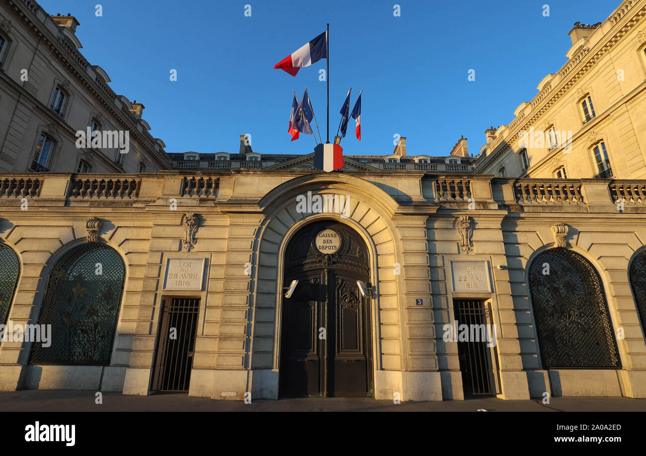 Parigi, Francia - 15 settembre , 201 : LA CAISSE DES DEPOTS ET CONSIGNATIONS è un francese di organizzazione finanziaria creata nel 1816 e parte del disciplinare Foto Stock