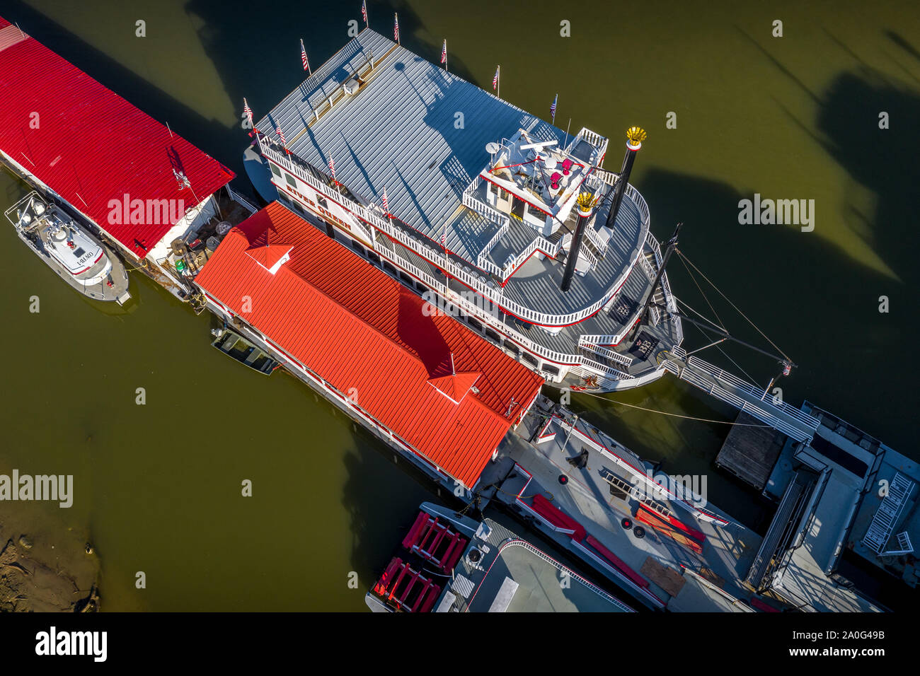 Vecchi piroscafi ancorato sul Fiume Ohio in Newport Kentucky tutta da Cincinnati Foto Stock