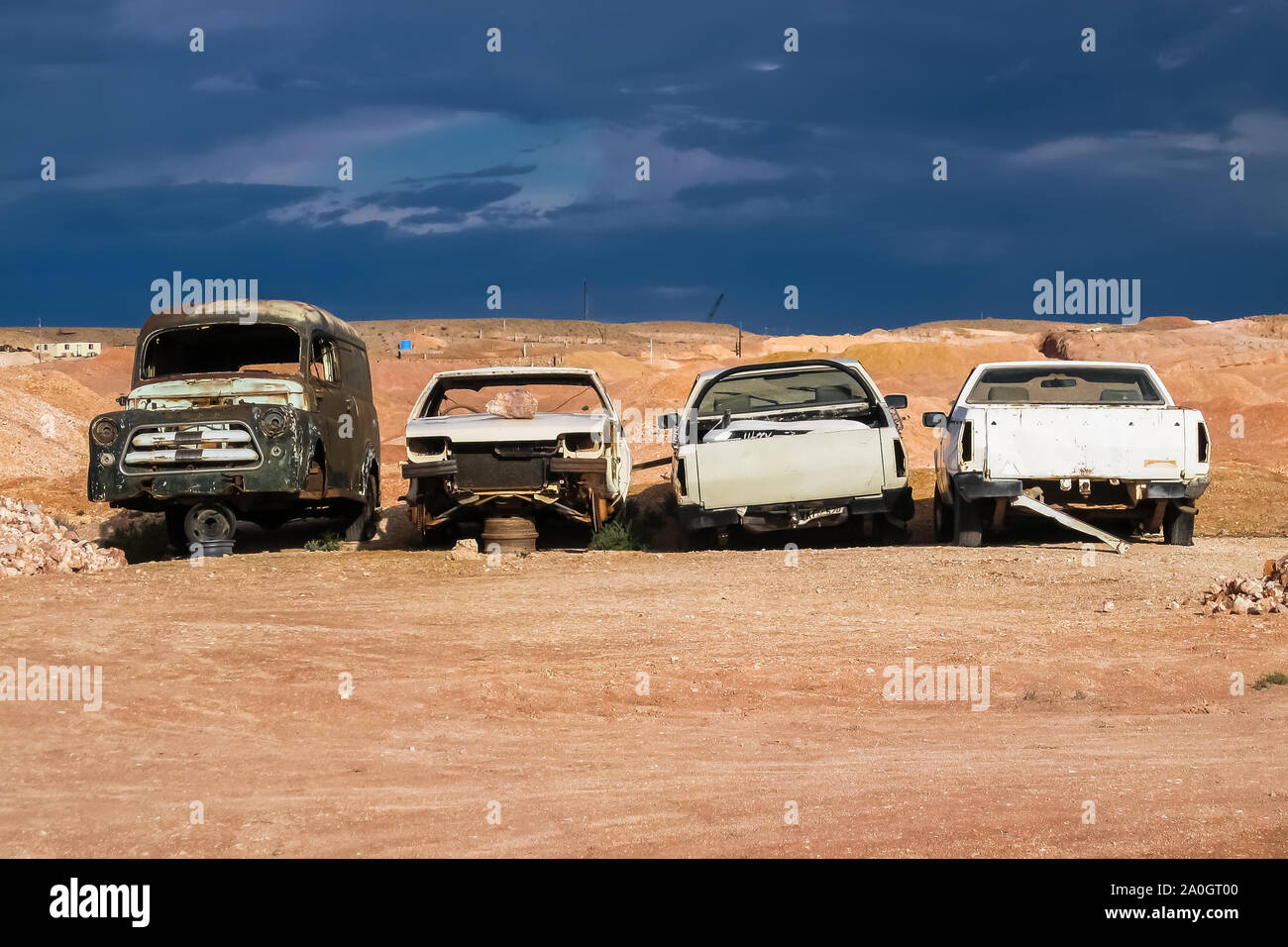 Auto distrutto nel deserto rosso, Coober Pedy, Sud Australia Foto Stock