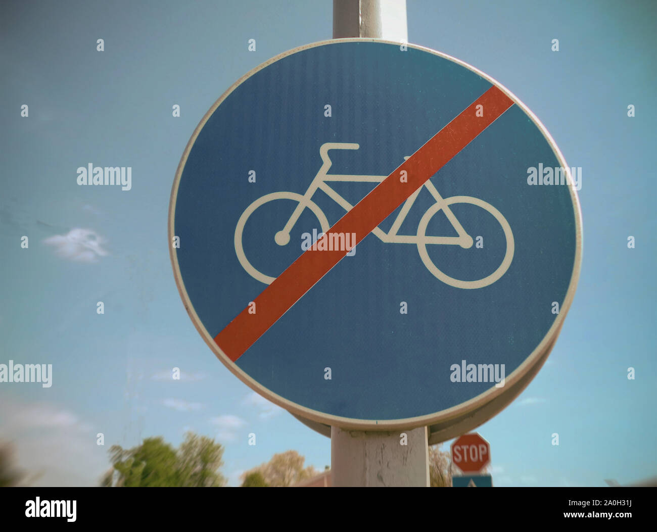 Segno di traffico, avviso, il completamento delle piste ciclabili Foto Stock