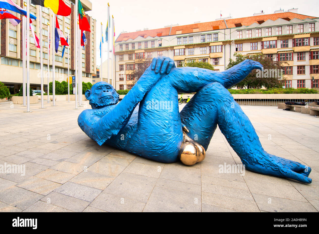 Praga, Repubblica Ceca - 6 Settembre 2019: King Kong sfere in Praga. Da Denis Defrancesco artista francese Foto Stock