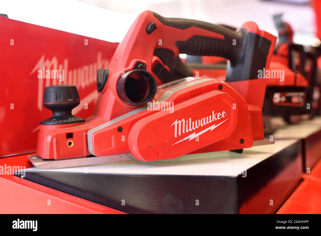 Vilnius, Lituania - 25 Aprile: Milwaukee power tools on April 25, 2019 in Vilnius Lituania. Il Milwaukee Electric Tool Corporation produce energia per Foto Stock