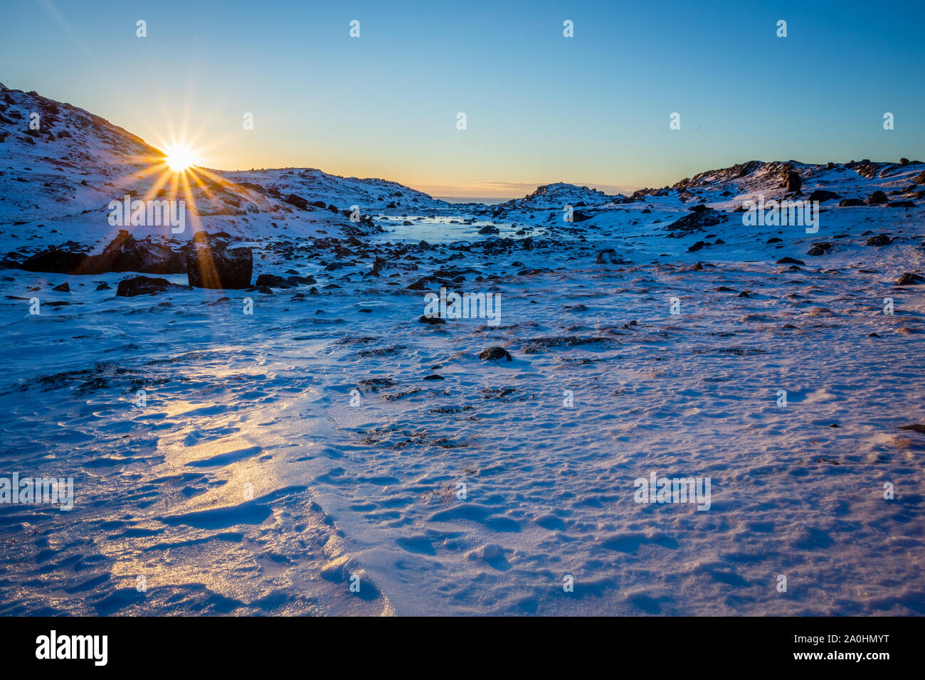 Artico polare groenlandese tramonto sulla neve montagne, Nuuk, Groenlandia Foto Stock