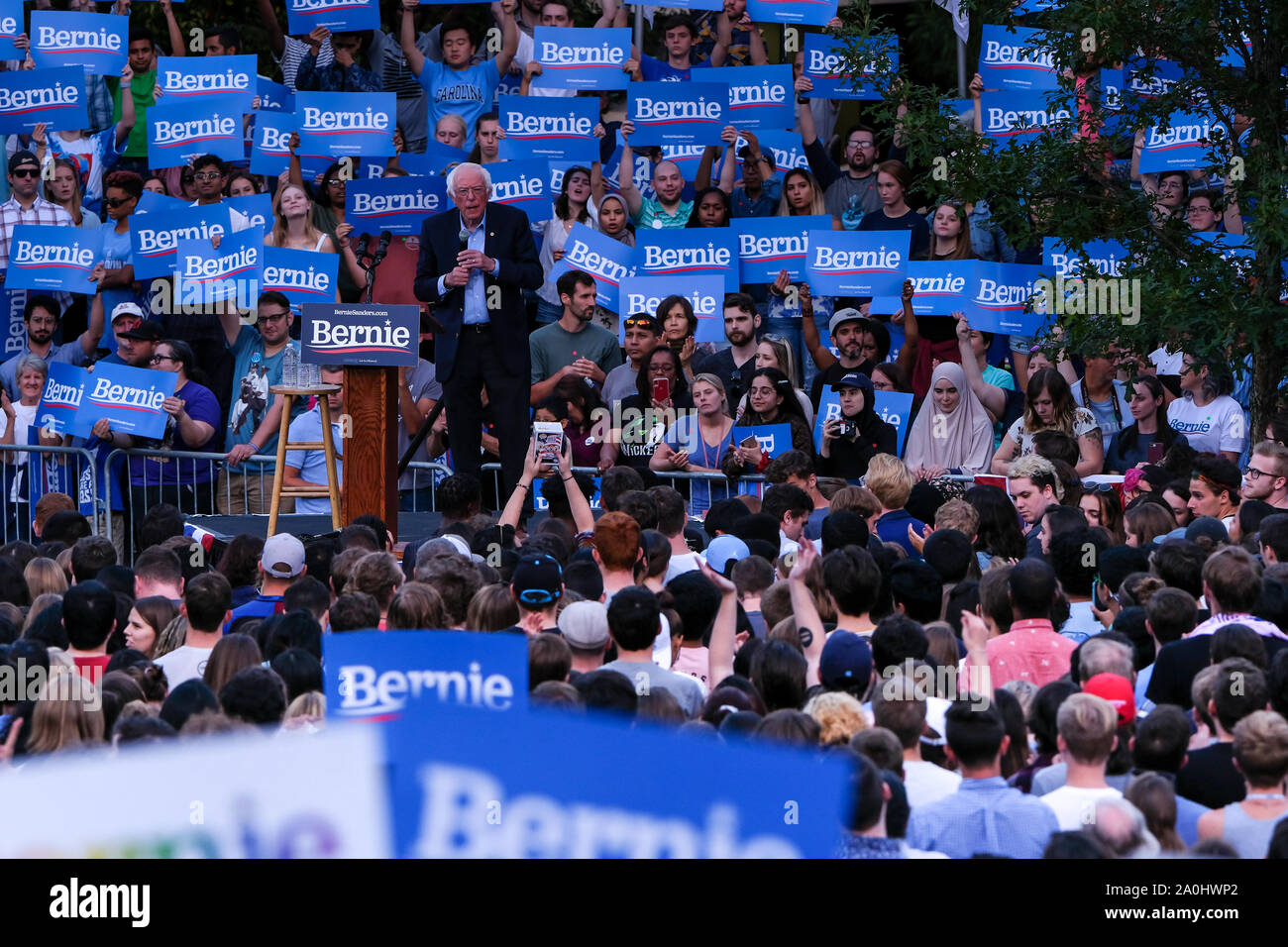 Il senatore Bernie Sanders campagne all'università di North Carolina a Chapel Hill campus. Foto Stock