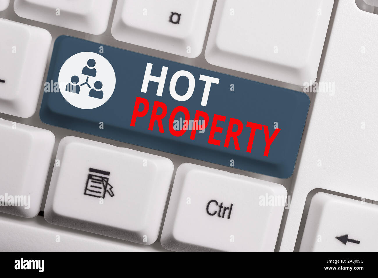 Segno di testo che mostra proprietà di caldo. Business photo mostrare qualcosa che è ricercata o è fortemente Deanalysisded White tastiera PC con non vuota Foto Stock