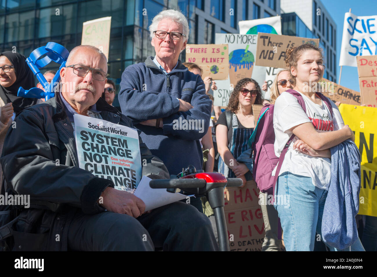 Aberdeen, Regno Unito. Xx Settembre 2019 centinaia di persone si uniscono alla sciopero del clima esterno Marischal Collage. Paolo di credito Glendell /Alamy Live News Foto Stock