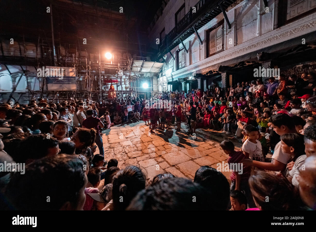 Le persone si sono riunite per celebrare Indra Jatra Festival in Kathmandu, Nepal Foto Stock