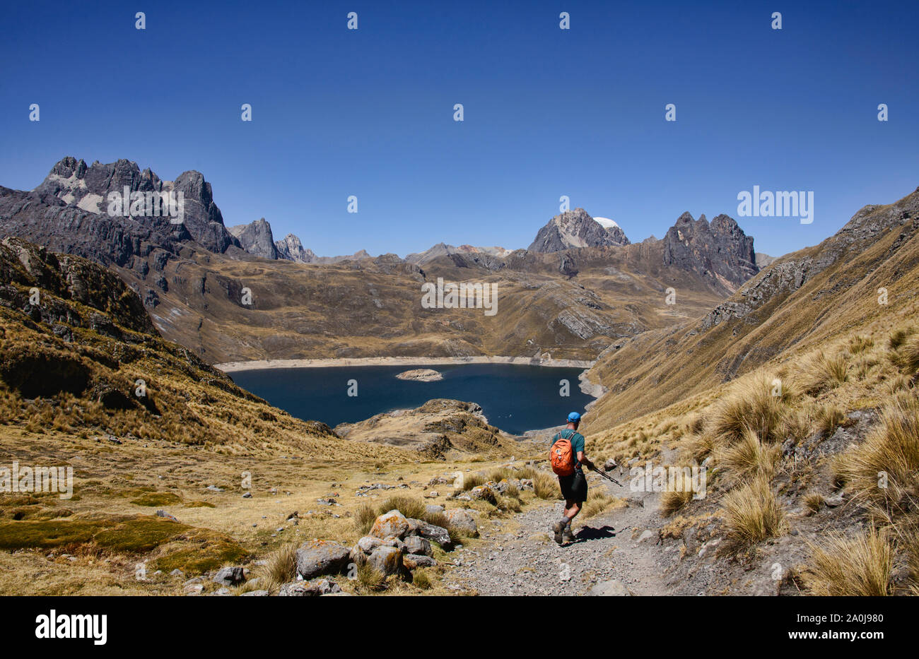 Il trekking verso la laguna Viconga sulla Cordillera Huayhuash circuito, Ancash, Perù Foto Stock