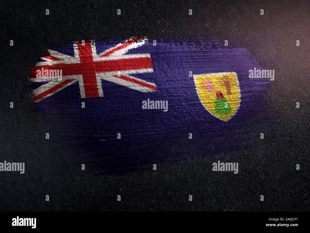 Isole Turks e Caicos bandiera fatta di spazzola metallica vernice su grunge parete scura Foto Stock