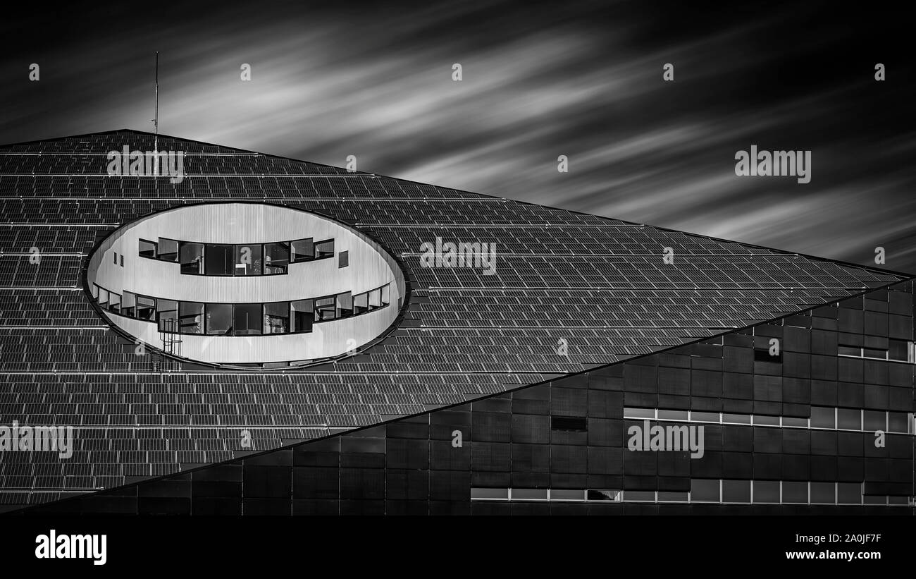 TRONDHEIM, Norvegia - 07 settembre 2019: un bianco e nero fine art fotografia di architettura moderna trovati nella città norvegese di Trondheim. Foto Stock