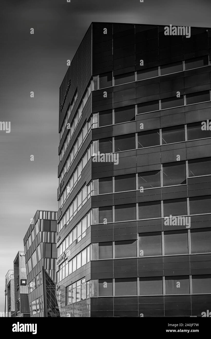 TRONDHEIM, Norvegia - 07 settembre 2019: un bianco e nero fine art fotografia di architettura moderna trovati nella città norvegese di Trondheim. Foto Stock