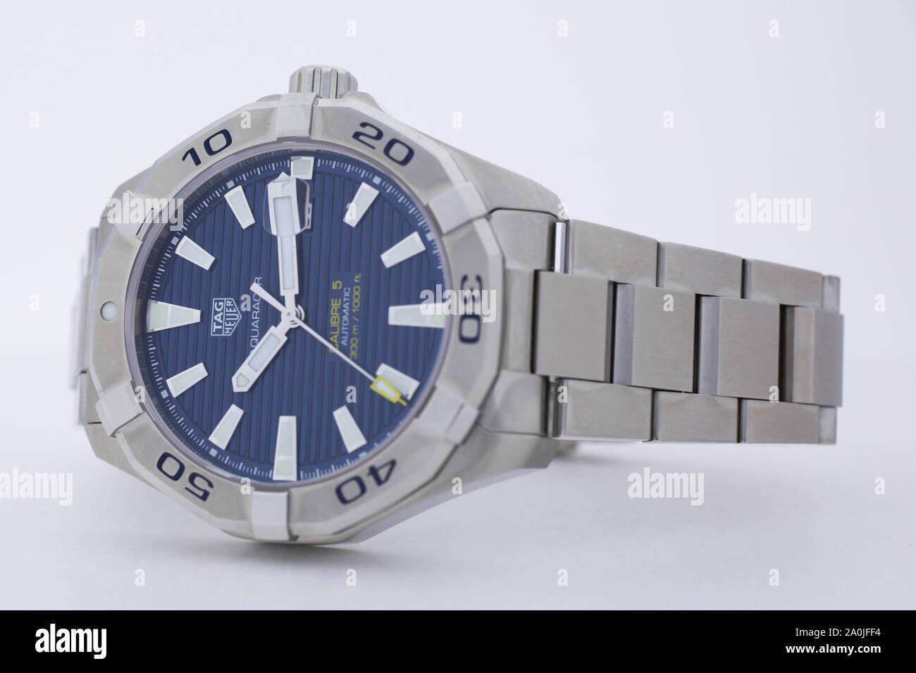 La Chaux-de-Fonds, Svizzera, 21 agosto 2019 - La chiusura del Tag Heuer Aquaracer calibro 5 orologio meccanico, un famoso swiss made lusso orologio da polso Foto Stock