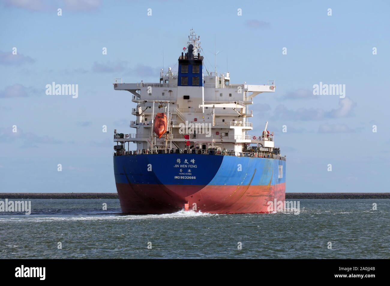 Il bulk carrier Jin Wen Feng lascia il porto di Rotterdam il 3 luglio 2019. Foto Stock