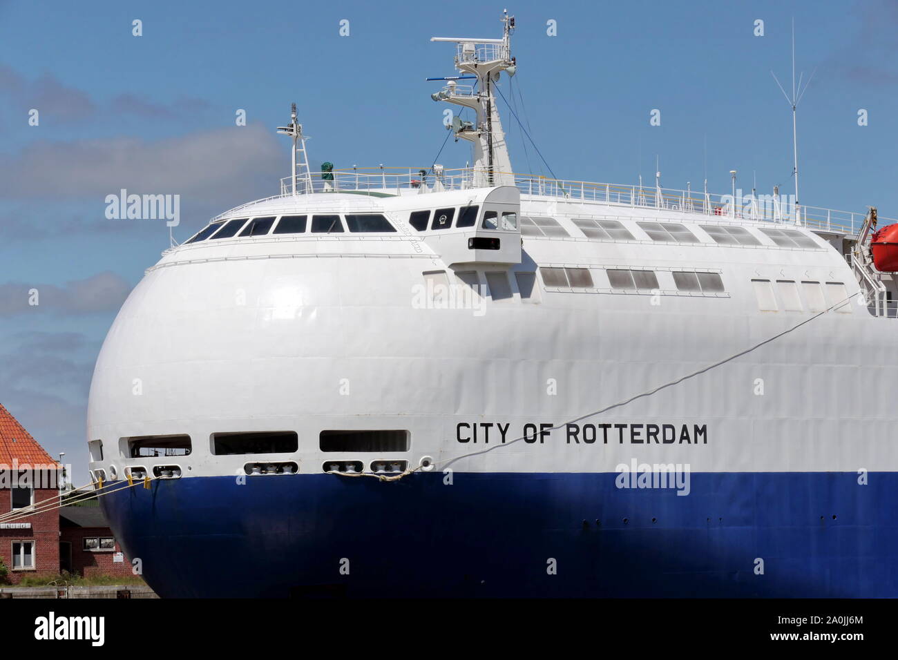 Il supporto per auto città di Rotterdam sarà caricato il 28 giugno 2019 nel porto di Emden. Foto Stock