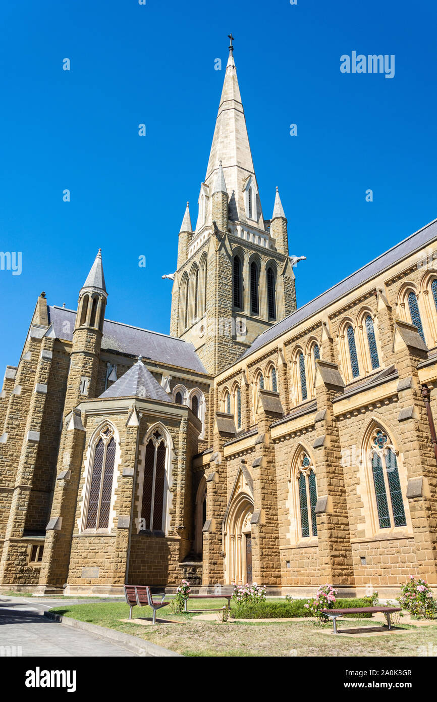 Bendigo, Victoria, Australia - 27 febbraio 2017. Vista esterna della torre della cattedrale del Sacro Cuore a Bendigo, VIC. Foto Stock
