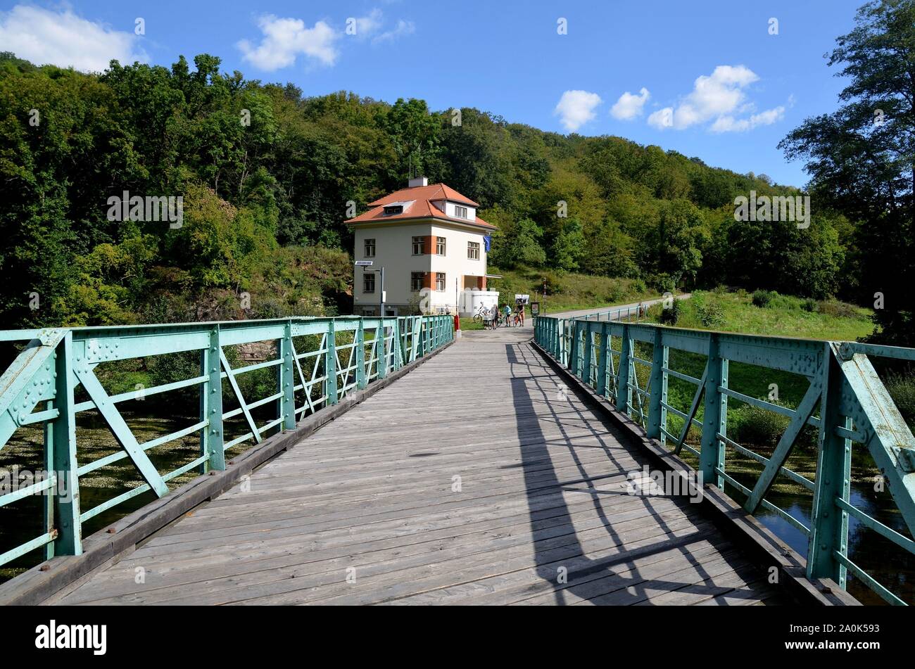 Hardegg Grenzstadt im Waldviertel, Österreich, an der Thaya gegenüber dem Cizov tschechischen,Thaya-Nationalpark, Blick über Brücke nach Tschechien Foto Stock