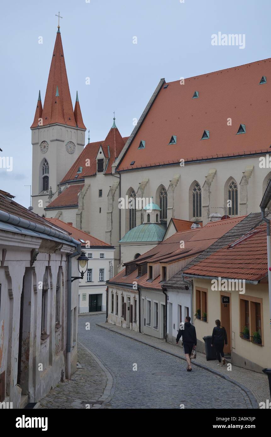 Die mittelalterliche Stadt Znojmo (Znaim) in der TschechischenRepublik; Pfarrkirche San Nicolò Foto Stock