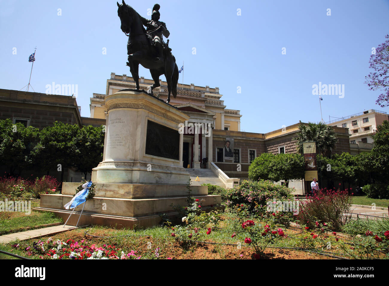 Atene Grecia Statua equestre in bronzo di Theodoros Kolokotronis greca generale nella Guerra di Indipendenza al di fuori del Museo Nazionale di Storia in precedenza Foto Stock